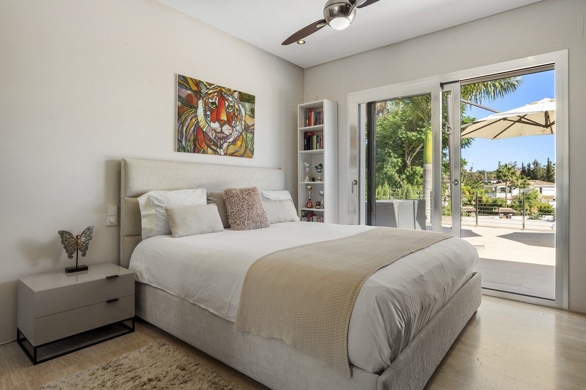 Detached Villa in Marbella, Costa del Sol – 4 beds – 3450000 € - photo 29 of 58