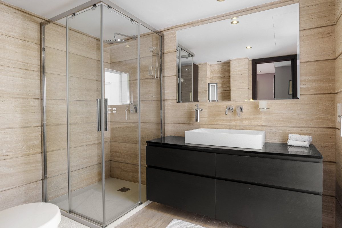 Detached Villa in Marbella, Costa del Sol – 4 beds – 3450000 € - photo 34 of 58