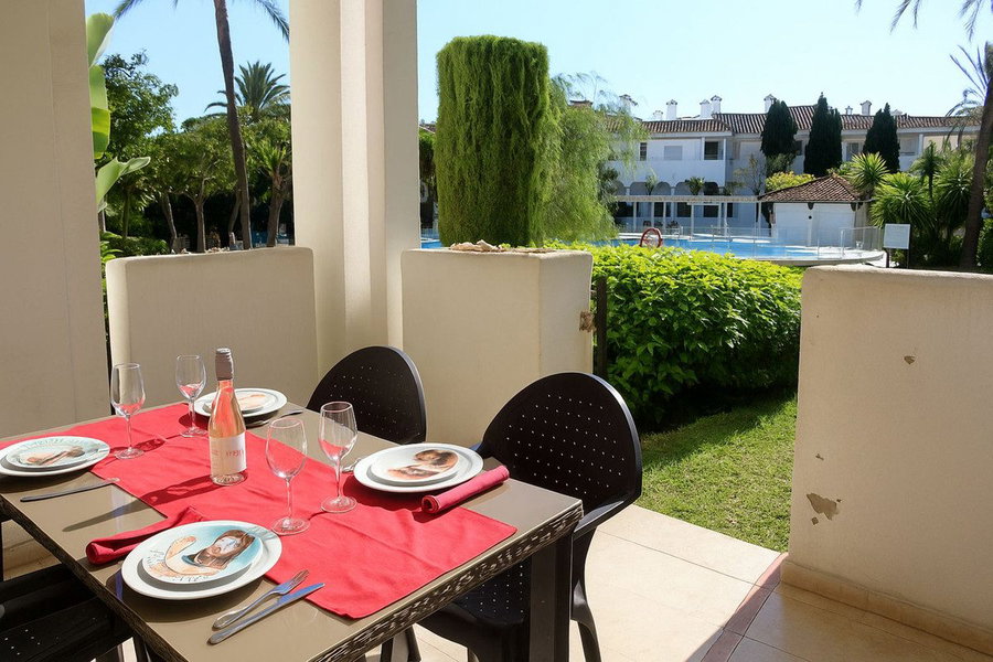 Ground Floor Apartment in Estepona, Costa del Sol – 2 beds – 390000 € - photo 1 of 9