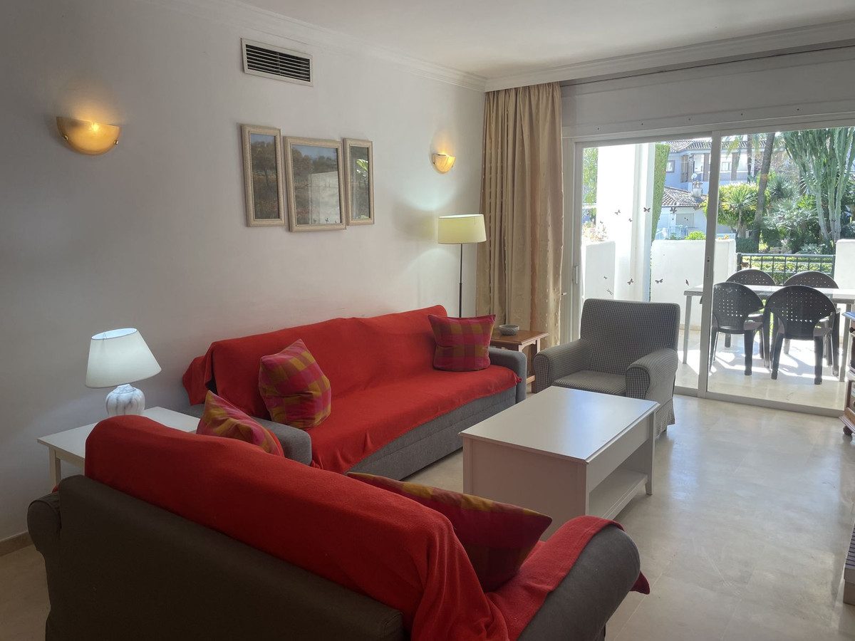 Ground Floor Apartment in Estepona, Costa del Sol – 2 beds – 390000 € - photo 3 of 9