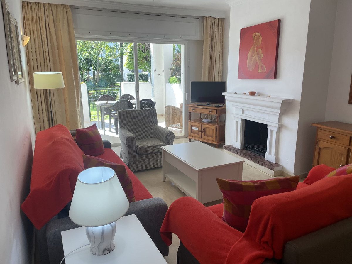 Ground Floor Apartment in Estepona, Costa del Sol – 2 beds – 390000 € - photo 4 of 9