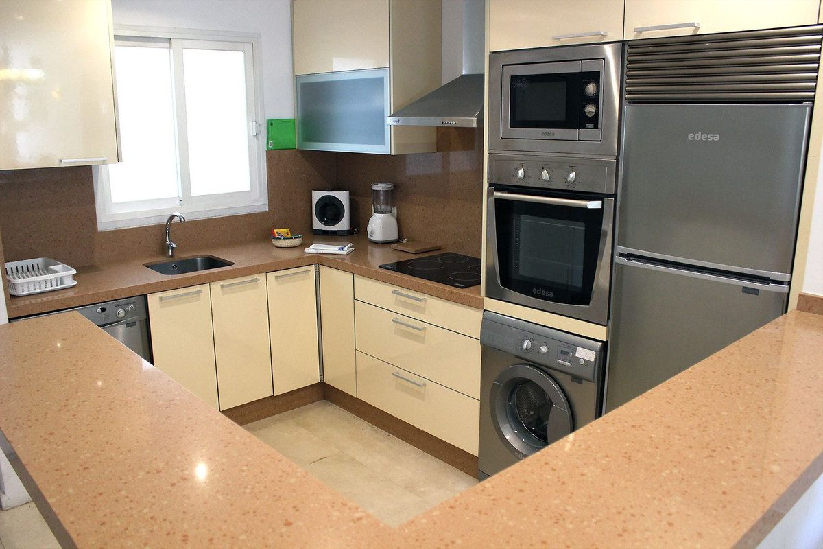 Ground Floor Apartment in Estepona, Costa del Sol – 2 beds – 390000 € - photo 5 of 9
