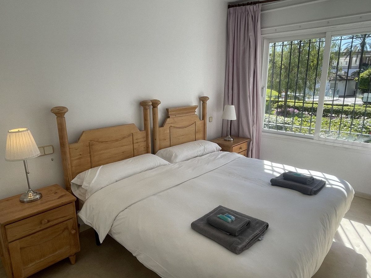 Ground Floor Apartment in Estepona, Costa del Sol – 2 beds – 390000 € - photo 6 of 9
