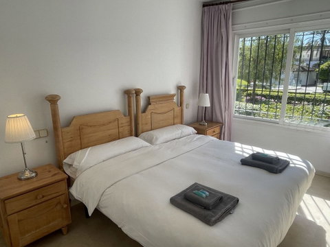 Ground Floor Apartment in Estepona, Costa del Sol – 2 beds – 390000 € - photo 6 of 9