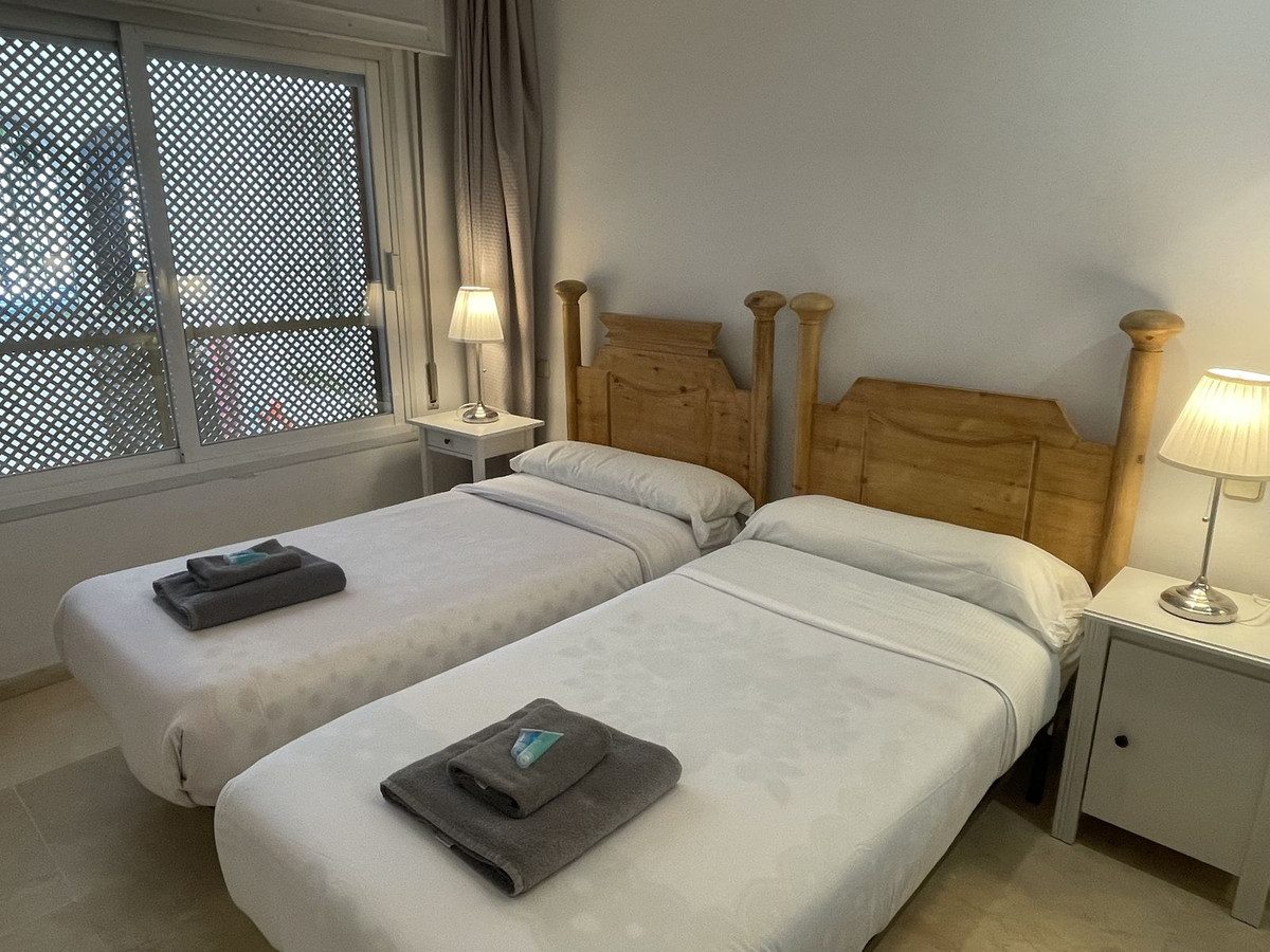 Ground Floor Apartment in Estepona, Costa del Sol – 2 beds – 390000 € - photo 7 of 9