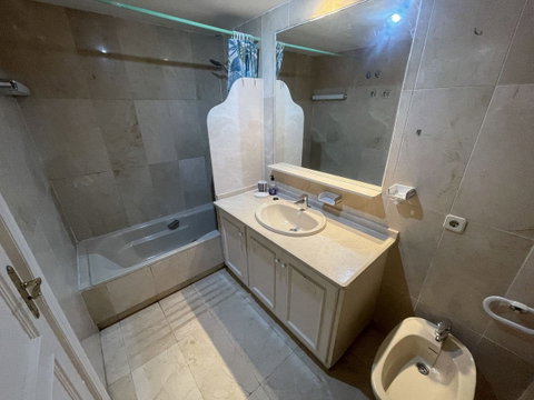 Ground Floor Apartment in Estepona, Costa del Sol – 2 beds – 390000 € - photo 9 of 9