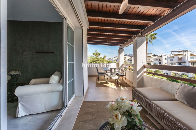 Middle Floor Apartment in Marbella, Costa del Sol – 2 beds – 825000 €