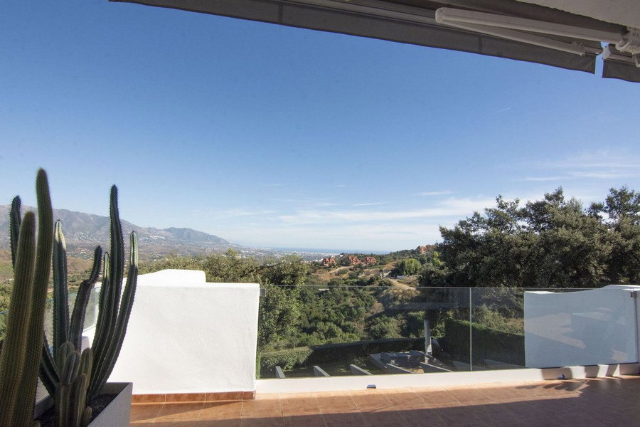 Middle Floor Apartment in Marbella, Costa del Sol – 2 beds – 500000 € - photo 1 of 26
