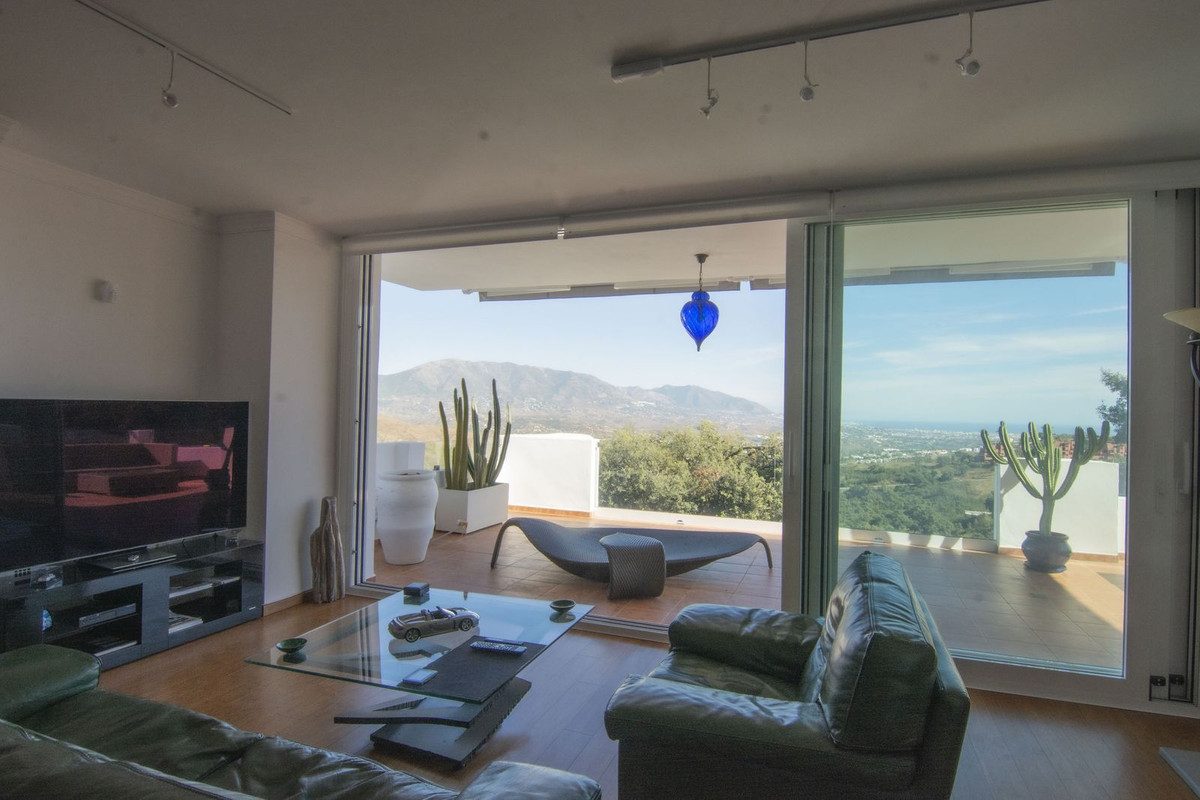 Middle Floor Apartment in Marbella, Costa del Sol – 2 beds – 500000 € - photo 4 of 26