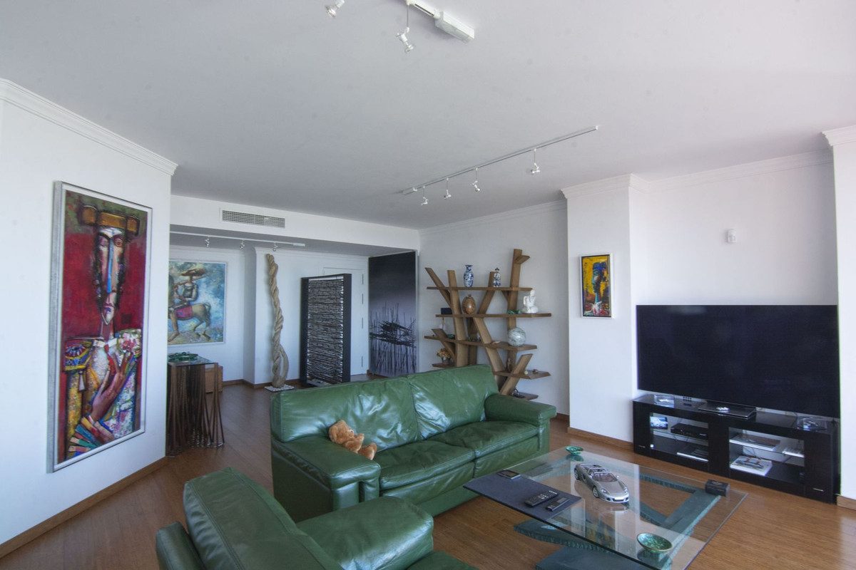 Middle Floor Apartment in Marbella, Costa del Sol – 2 beds – 500000 € - photo 7 of 26