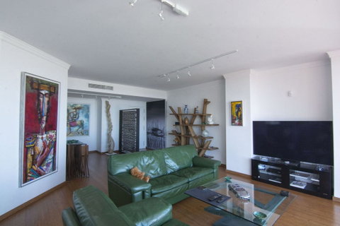 Middle Floor Apartment in Marbella, Costa del Sol – 2 beds – 500000 € - photo 7 of 26