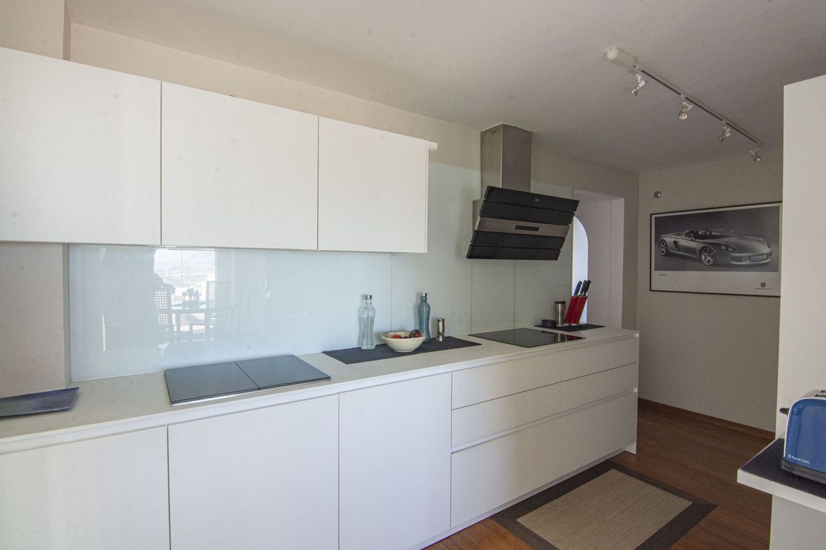 Middle Floor Apartment in Marbella, Costa del Sol – 2 beds – 500000 € - photo 13 of 26