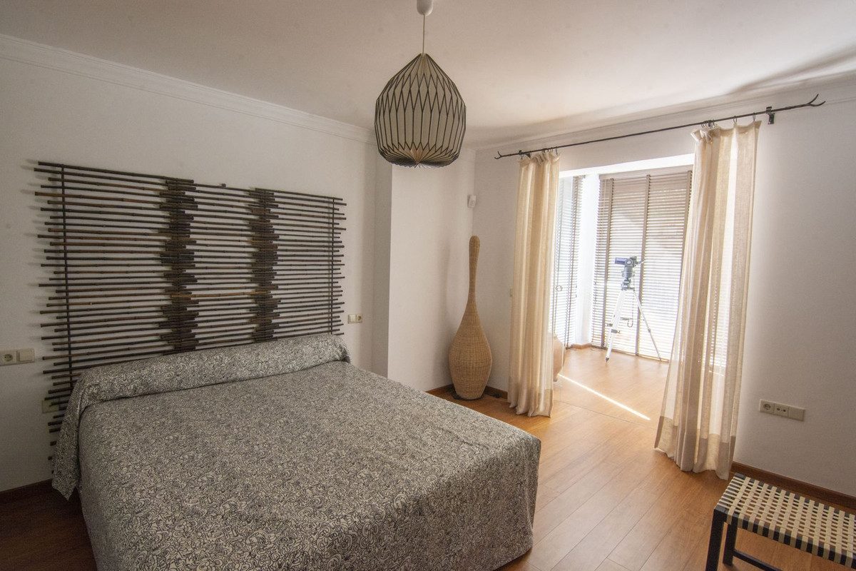 Middle Floor Apartment in Marbella, Costa del Sol – 2 beds – 500000 € - photo 20 of 26