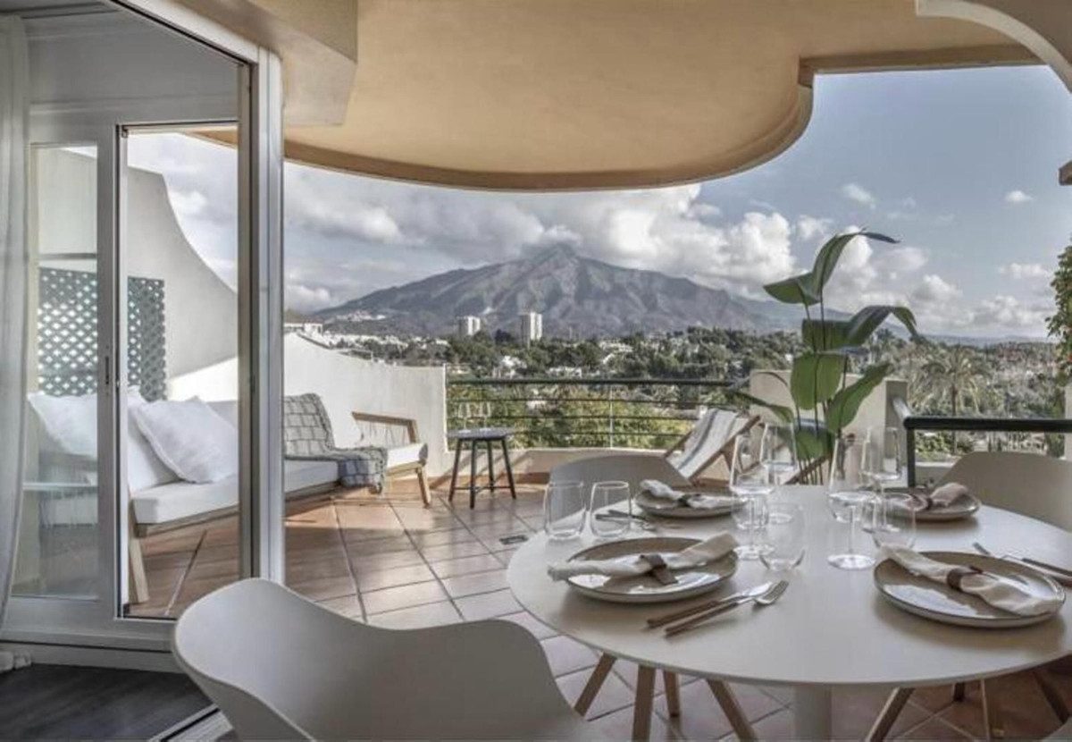 Middle Floor Apartment in Marbella, Costa del Sol – 2 beds – 475000 € - photo 1 of 10