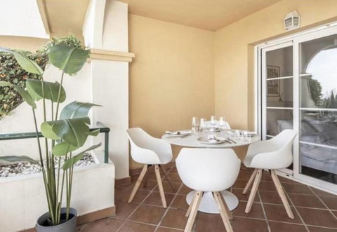 Middle Floor Apartment in Marbella, Costa del Sol – 2 beds – 475000 € - photo 9 of 10