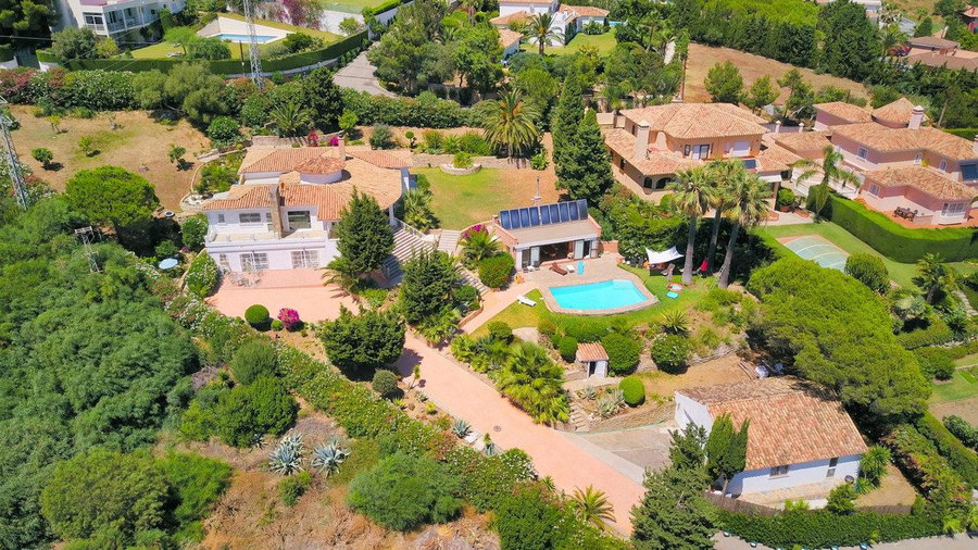 Detached Villa in Estepona, Costa del Sol – 5 beds – 2400000 € - photo 1 of 25