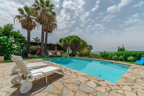 Detached Villa in Estepona, Costa del Sol – 5 beds – 2400000 € - photo 2 of 25