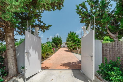 Detached Villa in Estepona, Costa del Sol – 5 beds – 2400000 € - photo 8 of 25