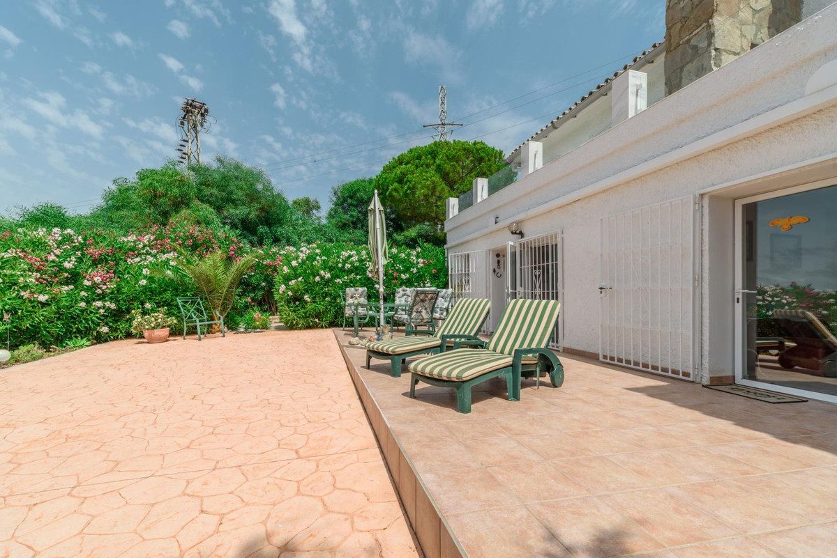 Detached Villa in Estepona, Costa del Sol – 5 beds – 2400000 € - photo 9 of 25