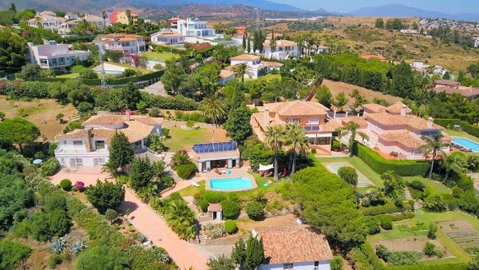 Detached Villa in Estepona, Costa del Sol – 5 beds – 2400000 € - photo 13 of 25