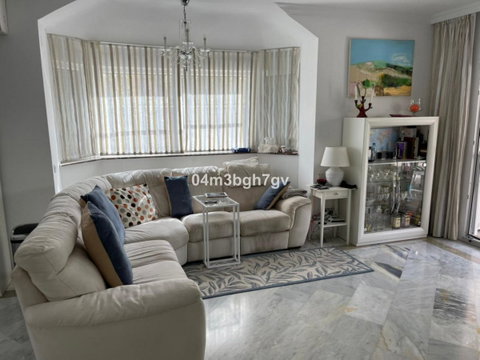 Detached Villa in Estepona, Costa del Sol – 4 beds – 995000 € - photo 4 of 15