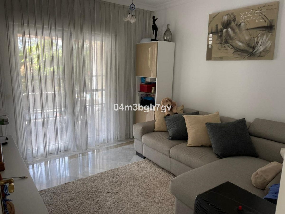 Detached Villa in Estepona, Costa del Sol – 4 beds – 995000 € - photo 6 of 15