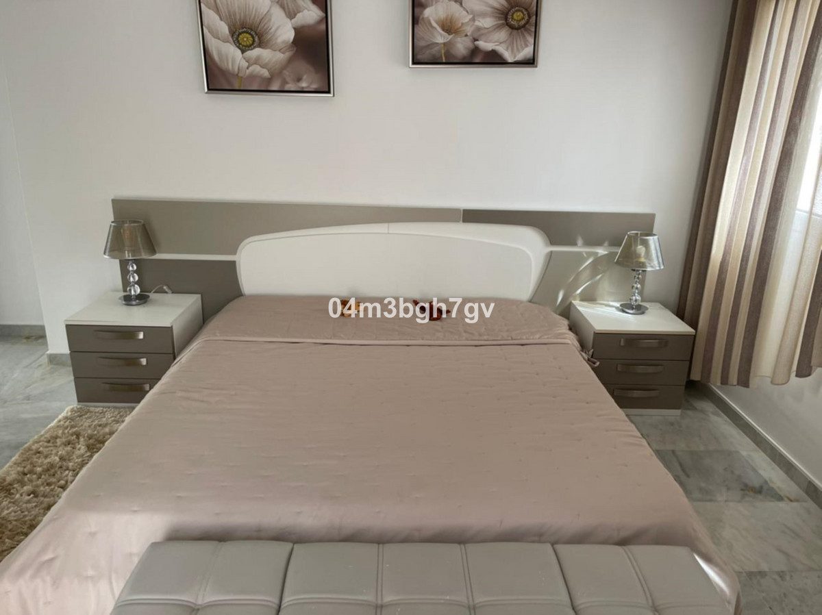 Detached Villa in Estepona, Costa del Sol – 4 beds – 995000 € - photo 9 of 15