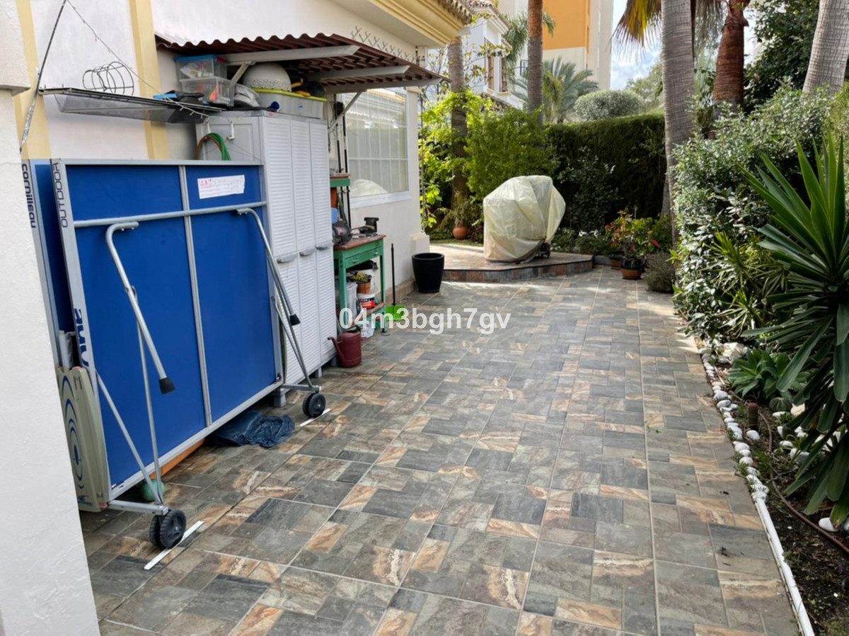 Detached Villa in Estepona, Costa del Sol – 4 beds – 995000 € - photo 14 of 15