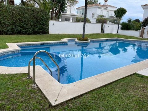 Detached Villa in Estepona, Costa del Sol – 4 beds – 995000 € - photo 15 of 15