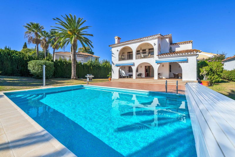 Detached Villa in Estepona, Costa del Sol – 5 beds – 1399000 €