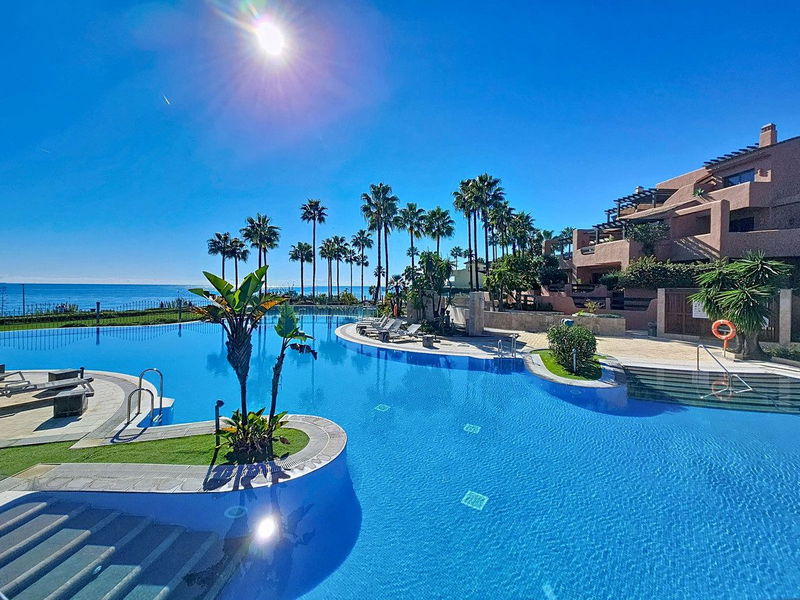 Ground Floor Apartment in Estepona, Costa del Sol – 3 beds – 1200000 €