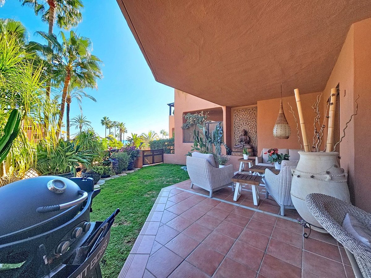 Ground Floor Apartment in Estepona, Costa del Sol – 3 beds – 1200000 € - photo 2 of 40