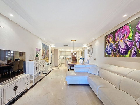 Ground Floor Apartment in Estepona, Costa del Sol – 3 beds – 1200000 € - photo 4 of 40
