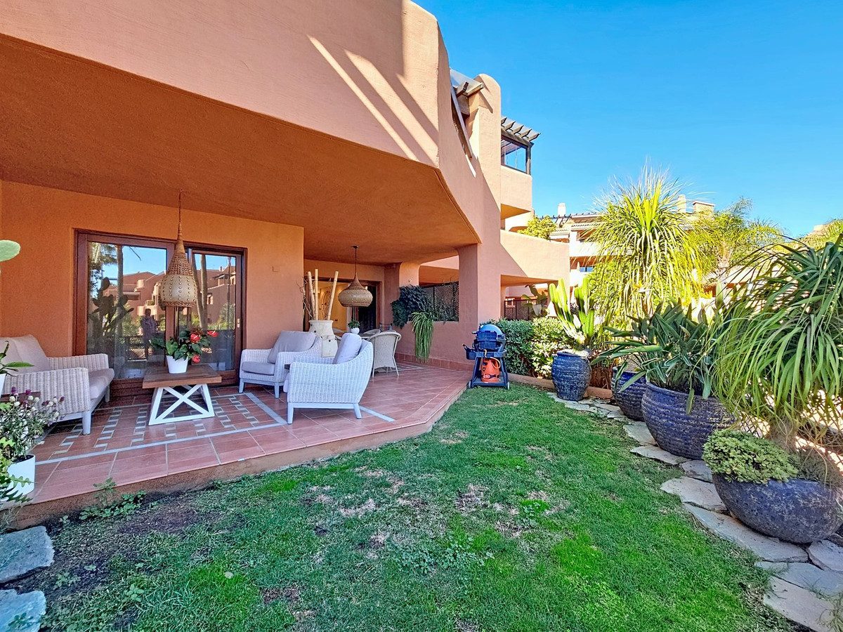 Ground Floor Apartment in Estepona, Costa del Sol – 3 beds – 1200000 € - photo 10 of 40