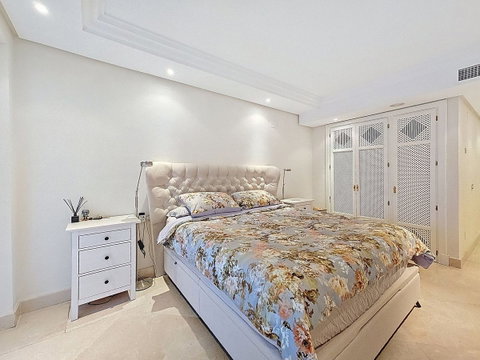 Ground Floor Apartment in Estepona, Costa del Sol – 3 beds – 1200000 € - photo 14 of 40
