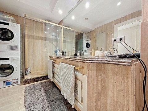 Ground Floor Apartment in Estepona, Costa del Sol – 3 beds – 1200000 € - photo 16 of 40