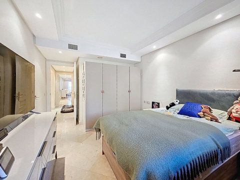 Ground Floor Apartment in Estepona, Costa del Sol – 3 beds – 1200000 € - photo 18 of 40