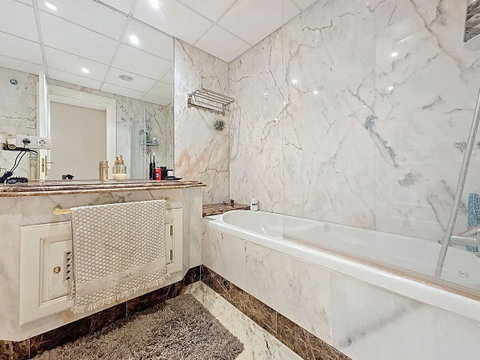 Ground Floor Apartment in Estepona, Costa del Sol – 3 beds – 1200000 € - photo 19 of 40