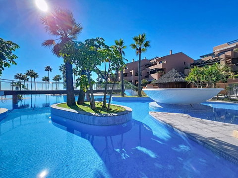 Ground Floor Apartment in Estepona, Costa del Sol – 3 beds – 1200000 € - photo 23 of 40