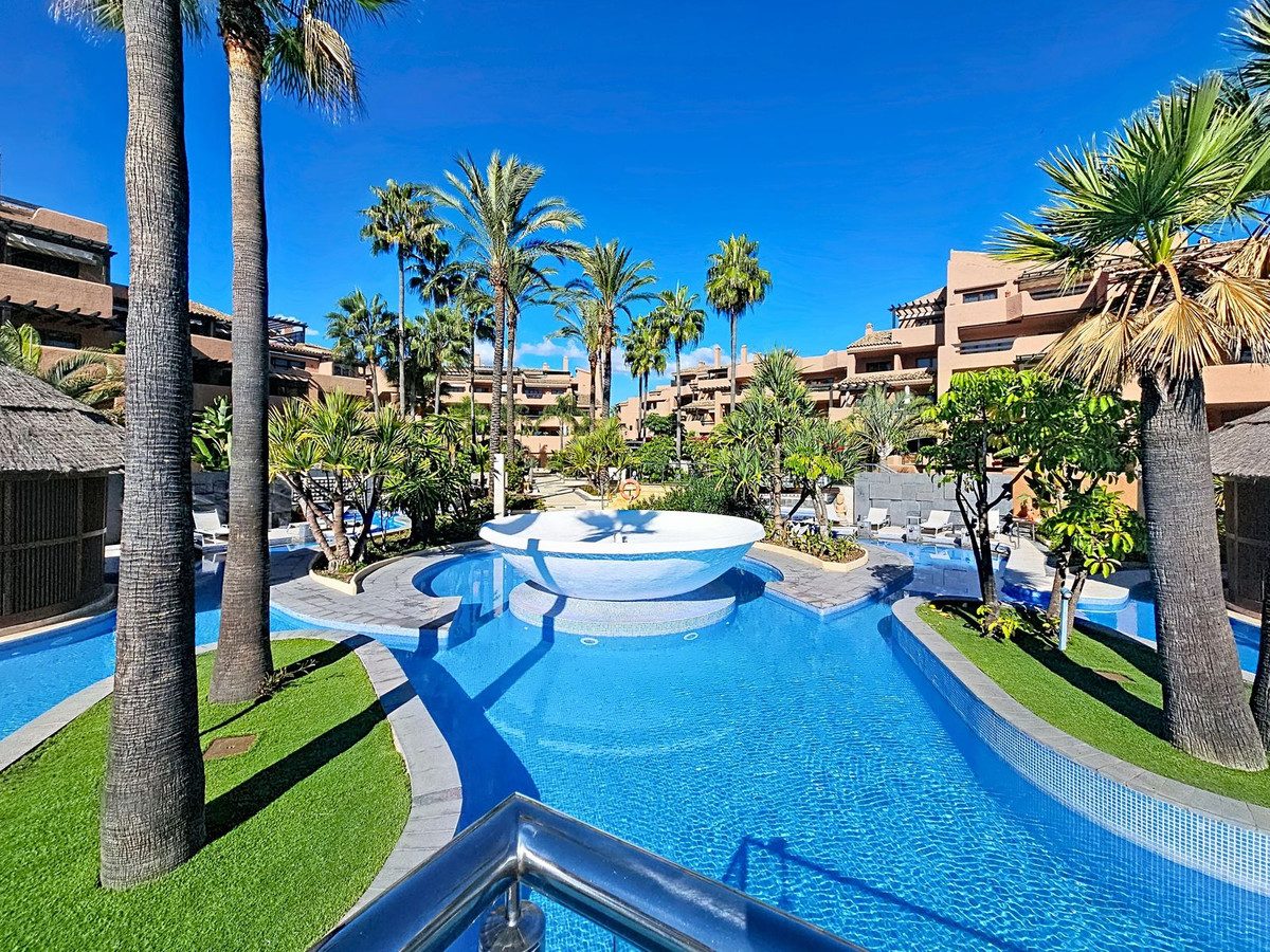 Ground Floor Apartment in Estepona, Costa del Sol – 3 beds – 1200000 € - photo 31 of 40