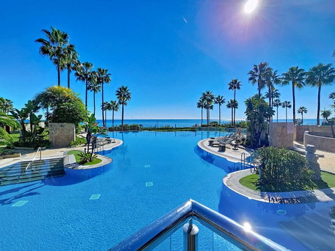 Ground Floor Apartment in Estepona, Costa del Sol – 3 beds – 1200000 € - photo 32 of 40