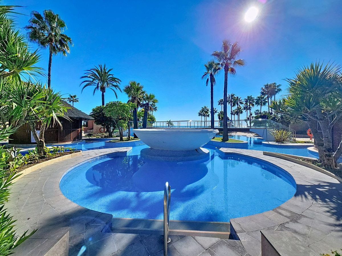 Ground Floor Apartment in Estepona, Costa del Sol – 3 beds – 1200000 € - photo 36 of 40