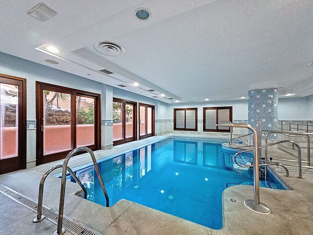 Ground Floor Apartment in Estepona, Costa del Sol – 3 beds – 1200000 € - photo 37 of 40