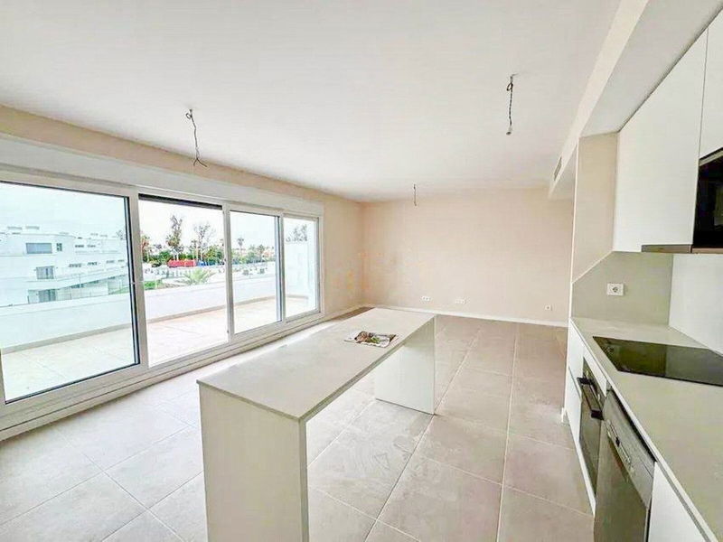 Middle Floor Apartment in Estepona, Costa del Sol – 2 beds – 499000 €