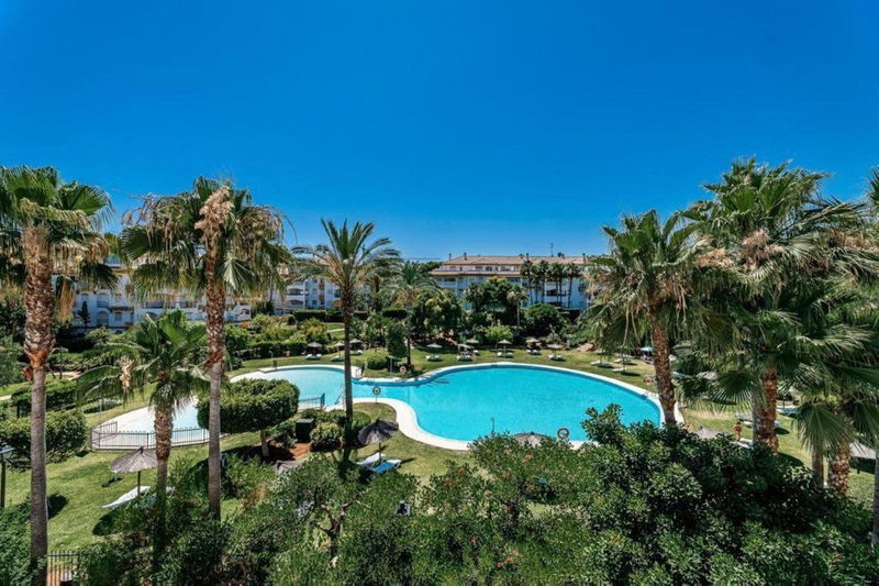 Middle Floor Apartment in Marbella, Costa del Sol – 2 beds – 450000 €
