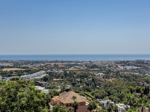 Middle Floor Apartment in Benahavís, Costa del Sol – 2 beds – 559000 € - photo 3 of 43