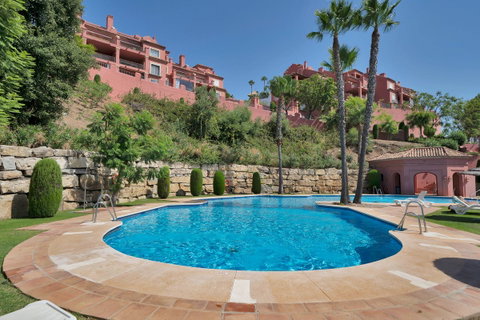 Middle Floor Apartment in Benahavís, Costa del Sol – 2 beds – 559000 € - photo 4 of 43