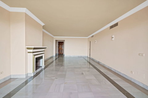 Middle Floor Apartment in Benahavís, Costa del Sol – 2 beds – 559000 € - photo 5 of 43