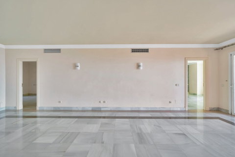 Middle Floor Apartment in Benahavís, Costa del Sol – 2 beds – 559000 € - photo 7 of 43