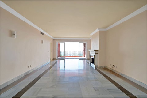 Middle Floor Apartment in Benahavís, Costa del Sol – 2 beds – 559000 € - photo 8 of 43